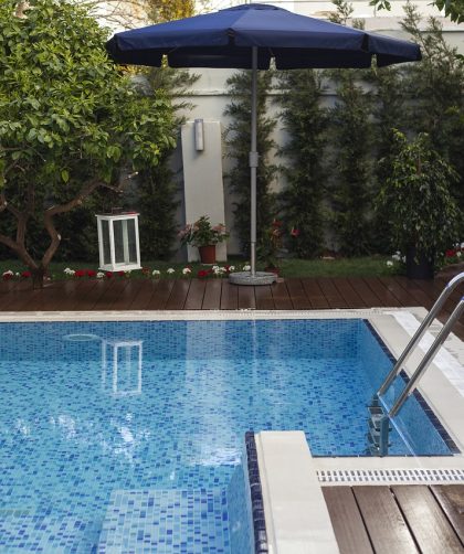 Idées d'aménagement paysager pour votre piscine creusée