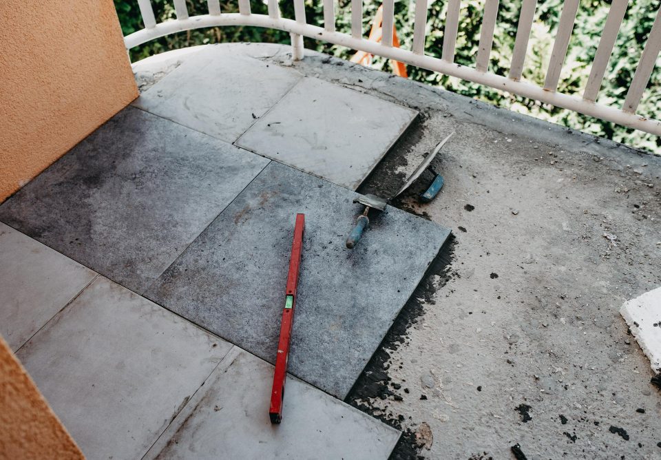 les étapes clés pour Refaire sa terrasse en béton